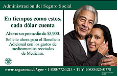 Father/Daughter Extra Help Bus Poster - Spanish - En tiempos como estos, cada d&oacute;lar cuenta. Ahorre un promedio de $3,900. Solicite ahora para el Beneficio Adicional con los gastos de medicamentos recetados de Medicare.